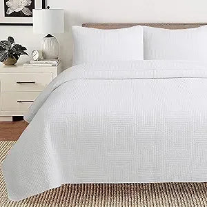 Blantyre 100 Percent Cotton Victorian Medallion Quilt Set