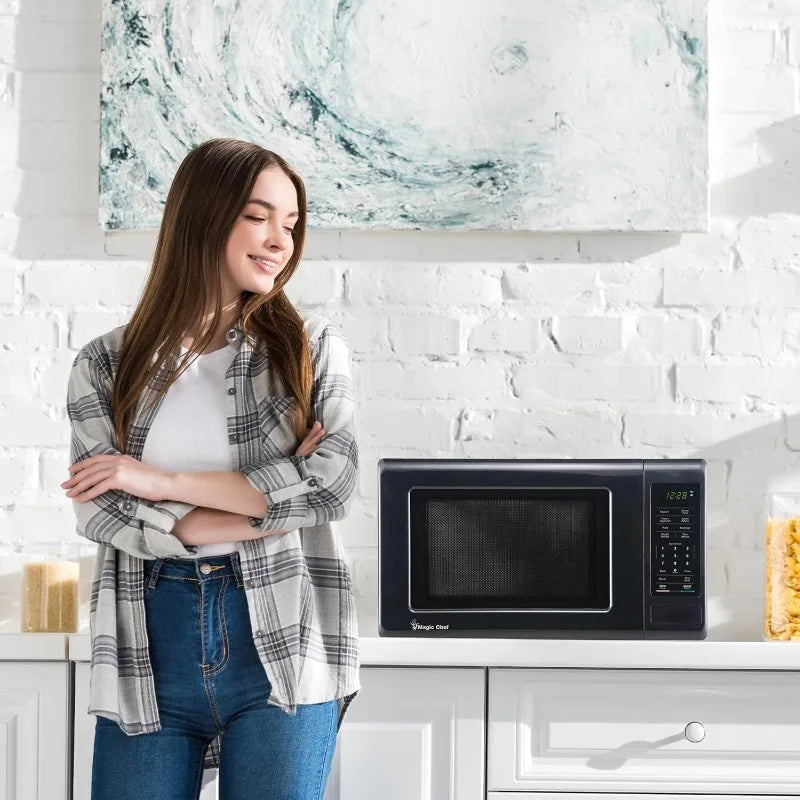 Magic Chef MC77MB Compact Countertop Microwave Oven 700W