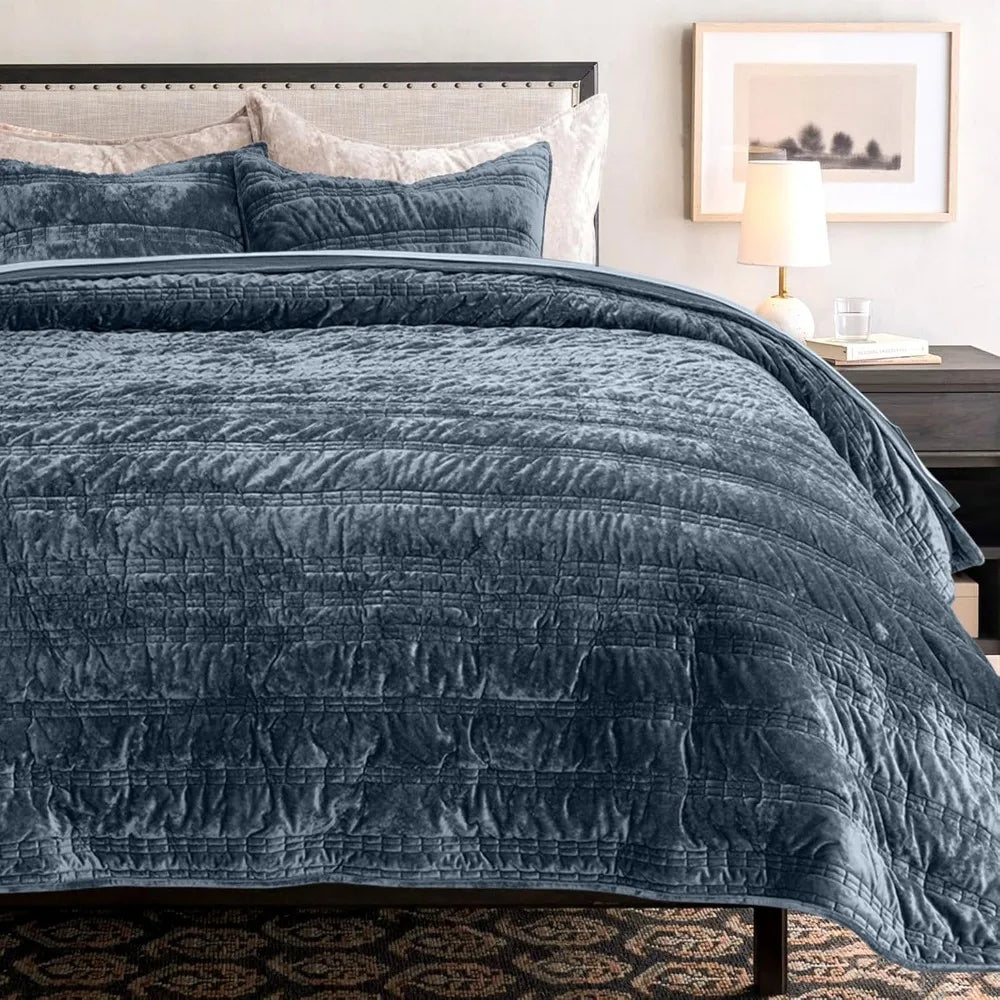 Luxurious Velvet Quilted Bedspread Set With Soft Lightweight Coverlet