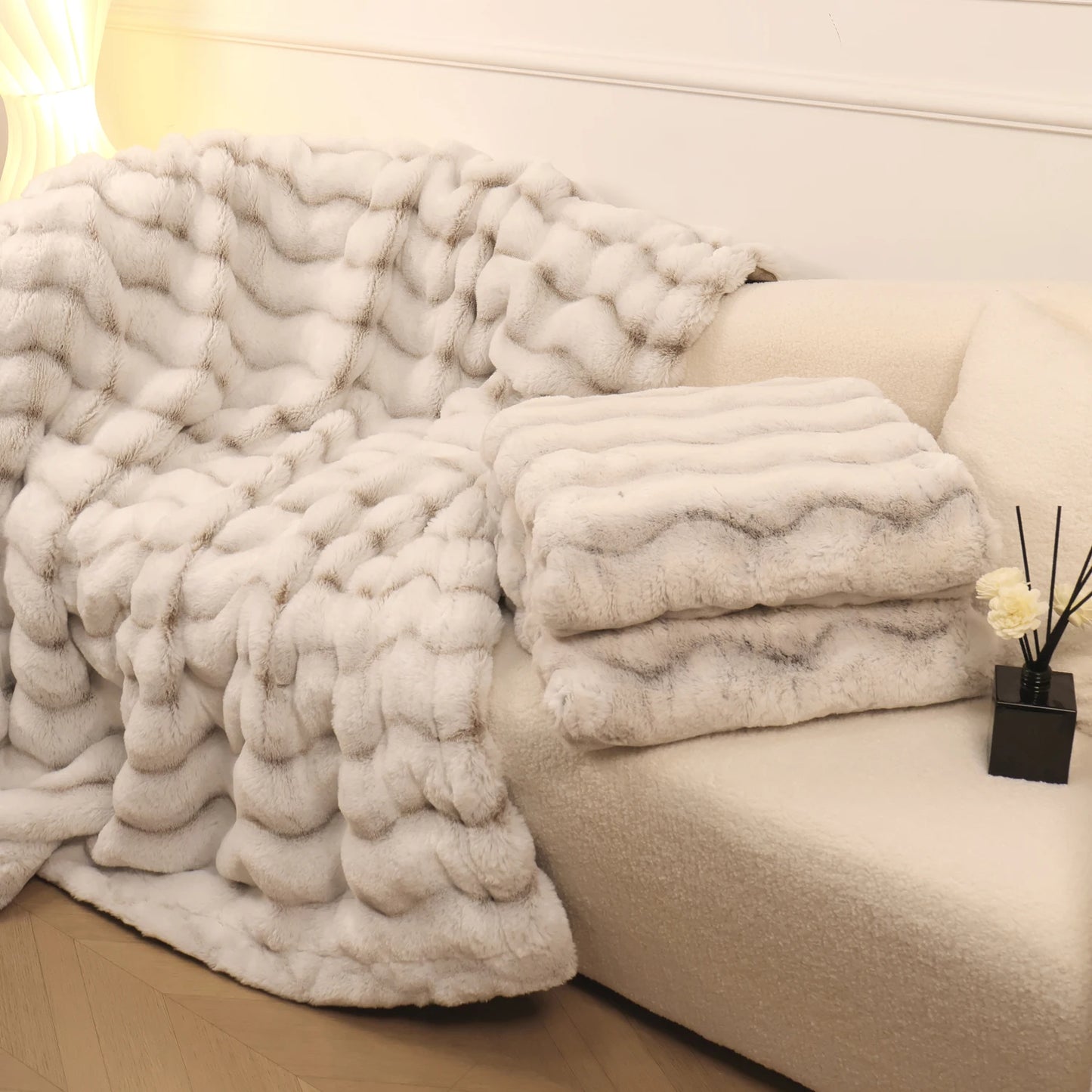 1 pc Faux Fur Blanket for Couch, Cozy Soft and Fuzzy Plush Rabbit Fur Bubble Blanket for Sofa Bedroom Living Room,Two Size